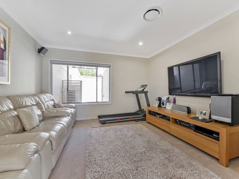 5 Maggie Place, Cashmere QLD 4500