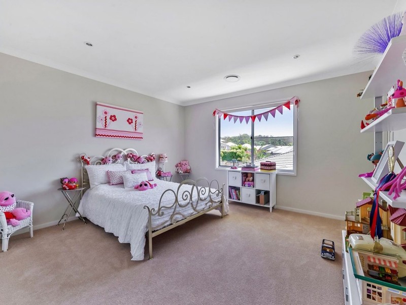 5 Maggie Place, Cashmere QLD 4500
