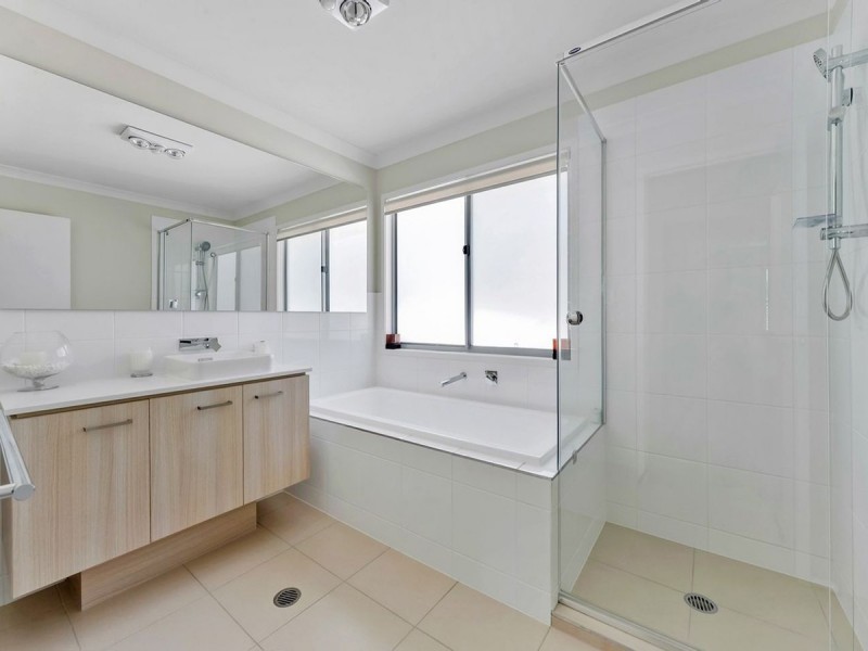 5 Maggie Place, Cashmere QLD 4500