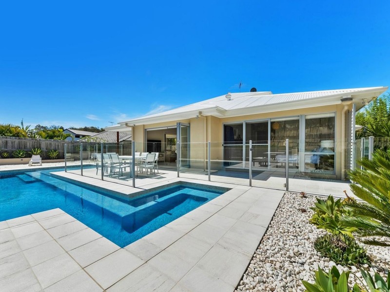 5 Maggie Place, Cashmere QLD 4500