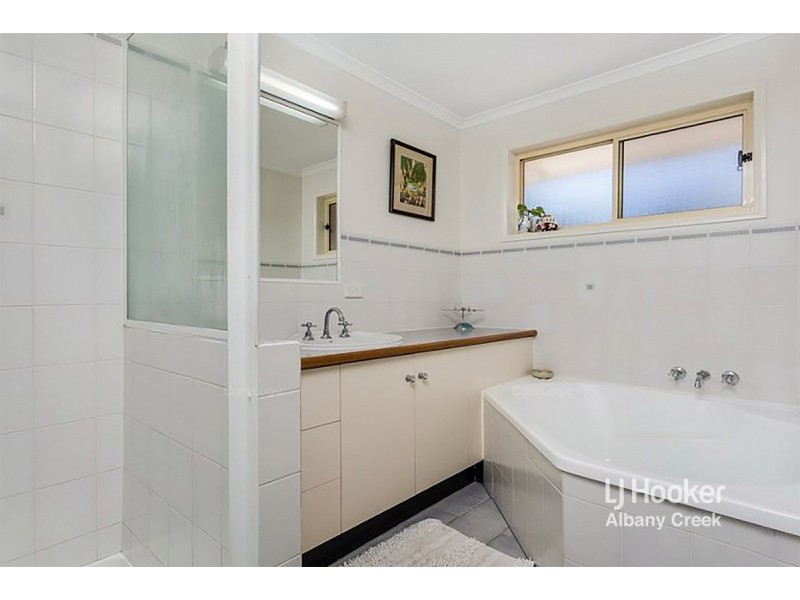 6 Peterson Place, Bridgeman Downs QLD 4035