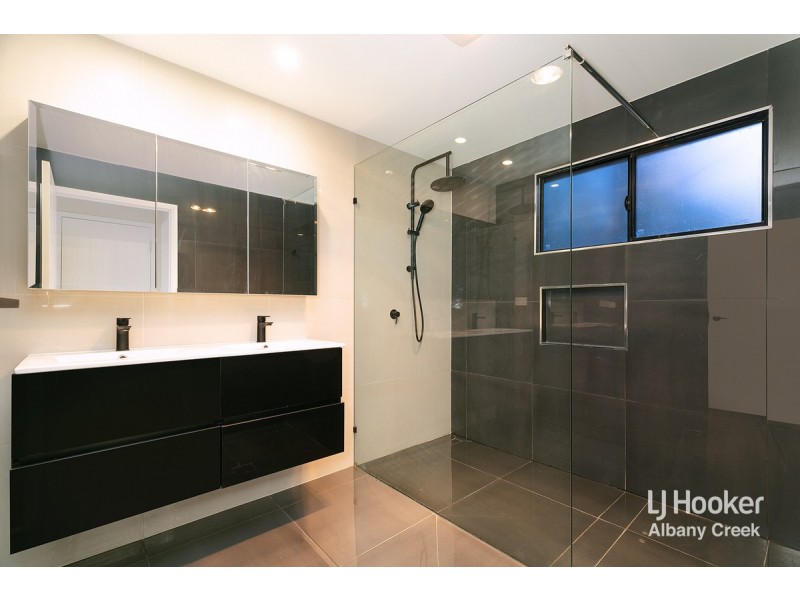 5 Perla Close, Eatons Hill QLD 4037