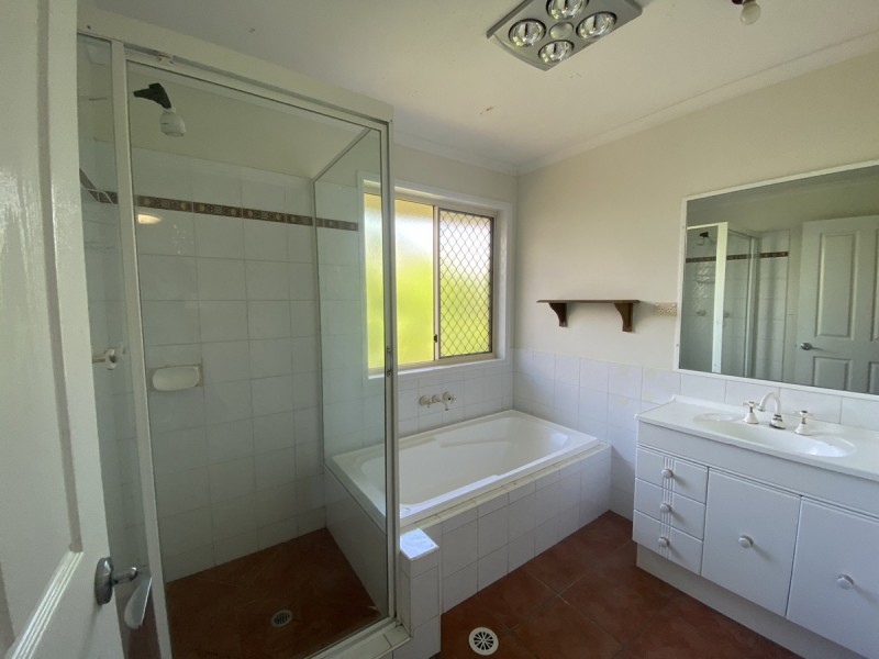 22 Queen Elizabeth Drive, Eatons Hill QLD 4037