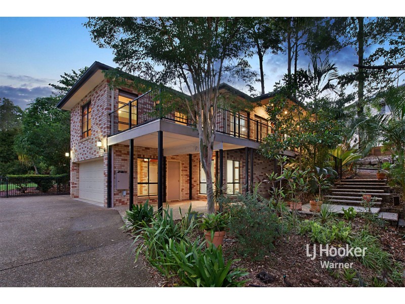 16 Crebra Lane, Cashmere QLD 4500