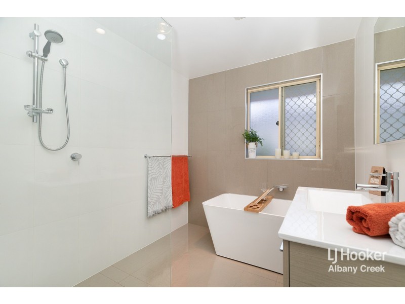 38 Marina Court, Eatons Hill QLD 4037