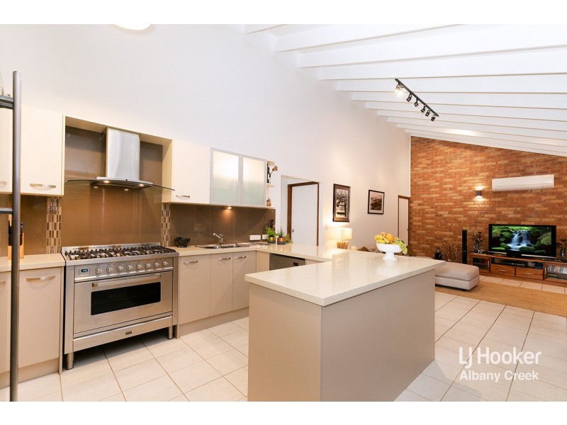 8 Finch Court, Albany Creek QLD 4035