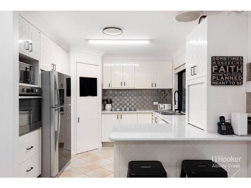 7 Edenderry Court, Eatons Hill QLD 4037