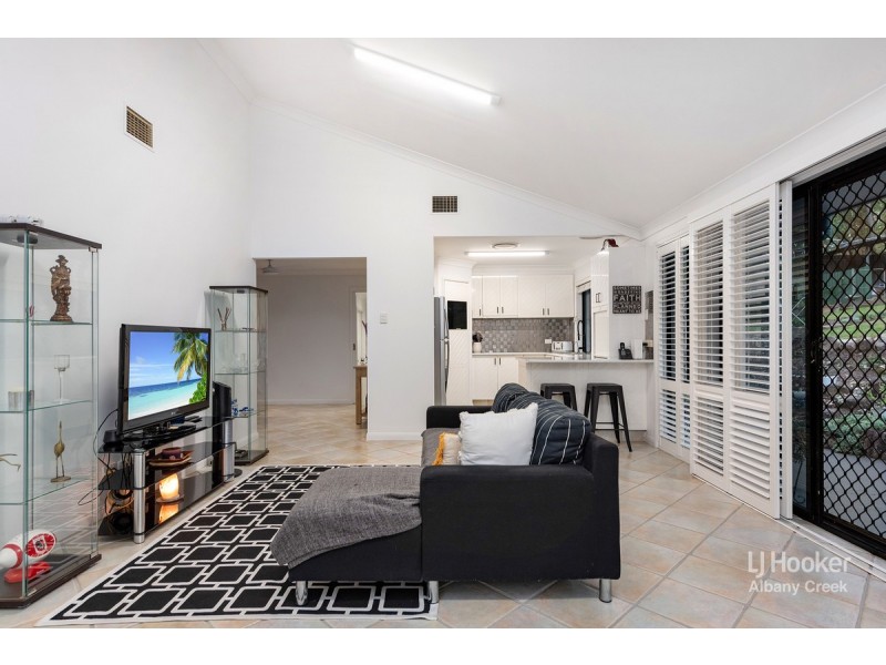 7 Edenderry Court, Eatons Hill QLD 4037