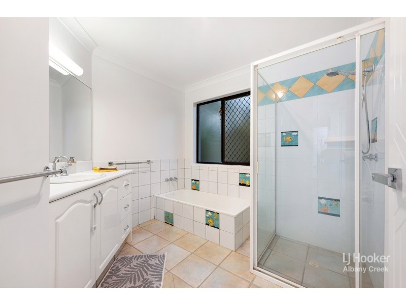 7 Edenderry Court, Eatons Hill QLD 4037
