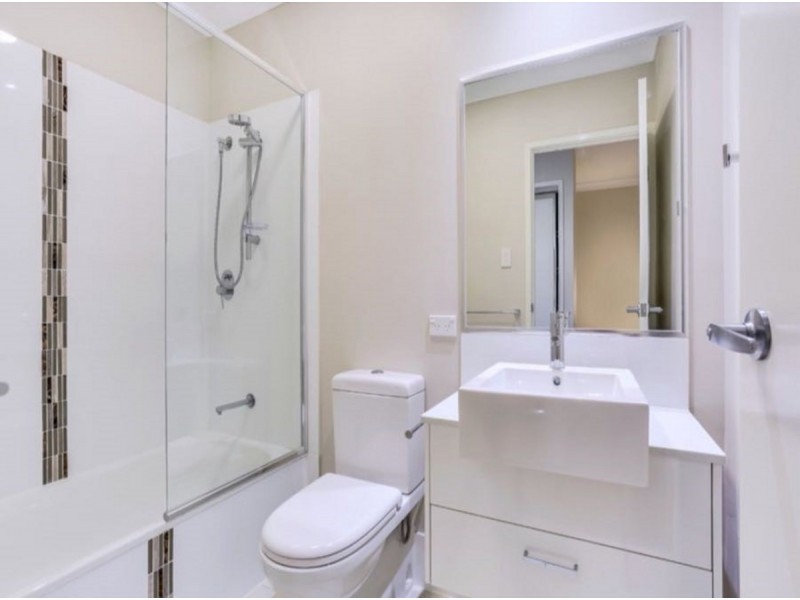 8/111 Leitchs Road, Albany Creek QLD 4035