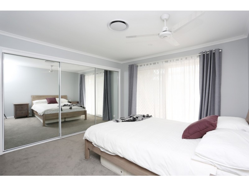 16 Eucalyptus Place, Albany Creek QLD 4035