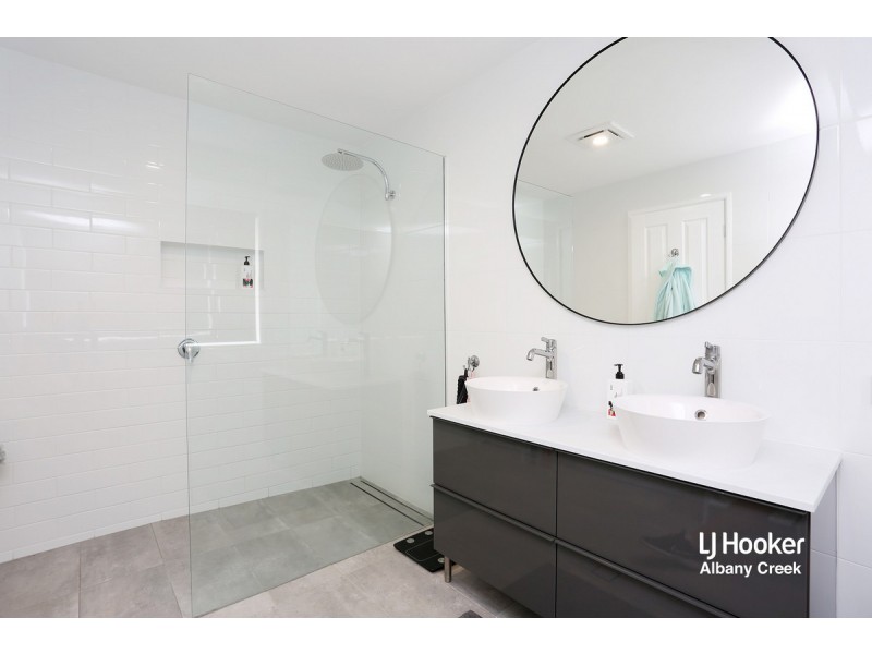 16 Eucalyptus Place, Albany Creek QLD 4035