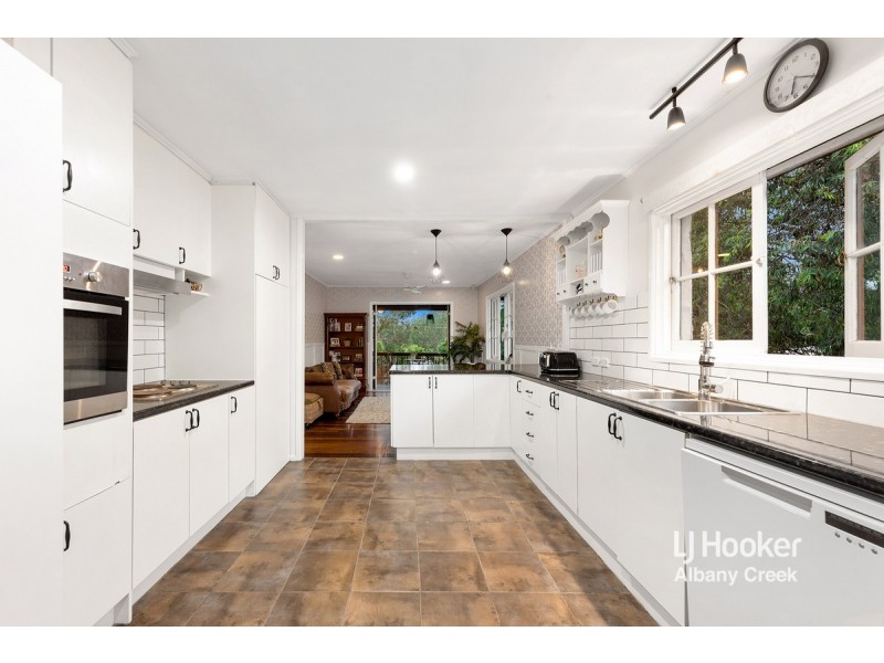 33 Olympus Court, Eatons Hill QLD 4037