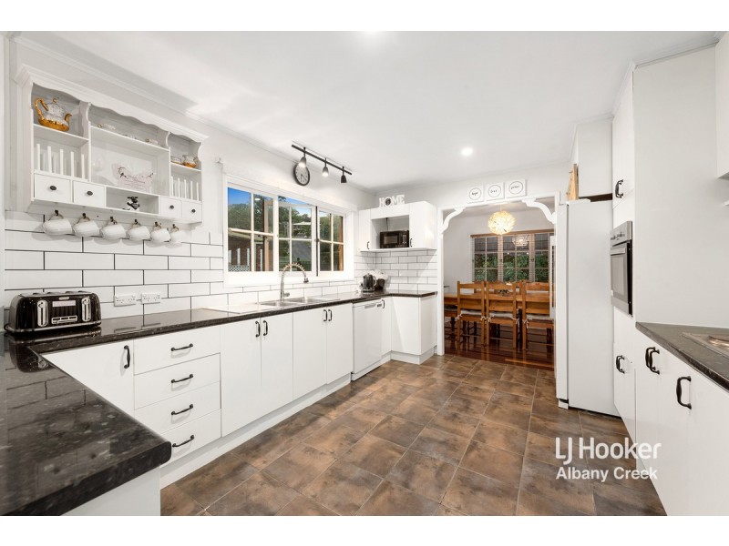 33 Olympus Court, Eatons Hill QLD 4037