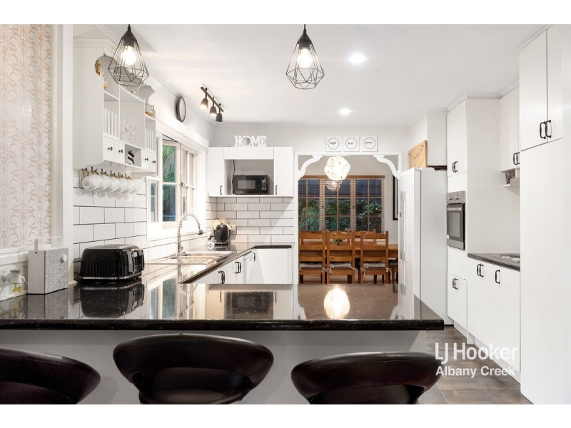 33 Olympus Court, Eatons Hill QLD 4037