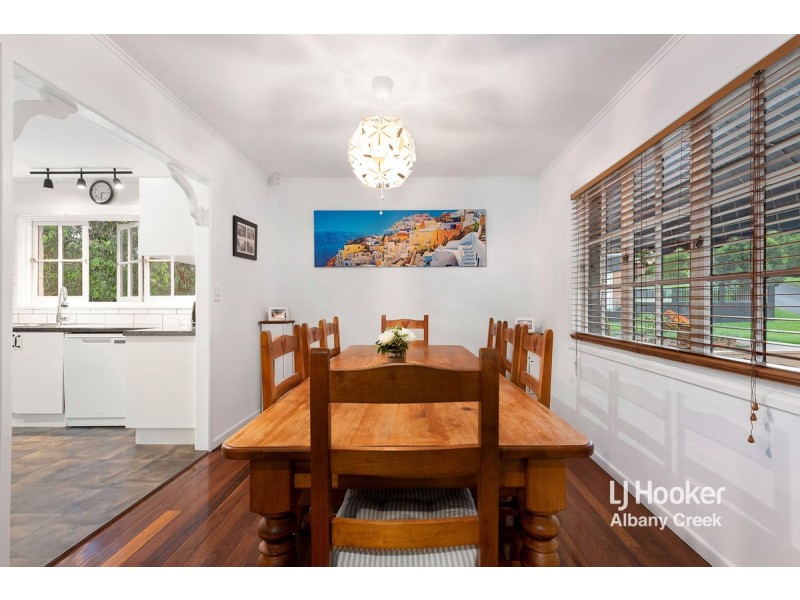 33 Olympus Court, Eatons Hill QLD 4037