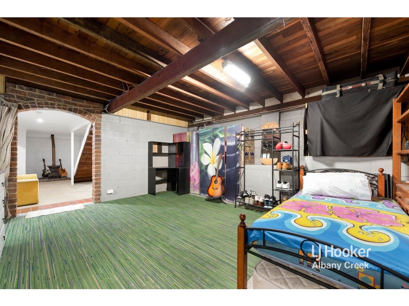 33 Olympus Court, Eatons Hill QLD 4037