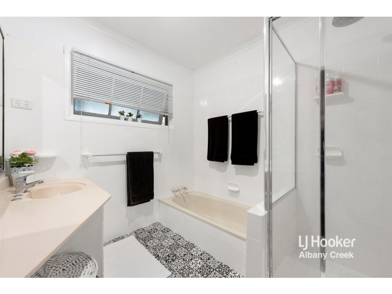 33 Olympus Court, Eatons Hill QLD 4037