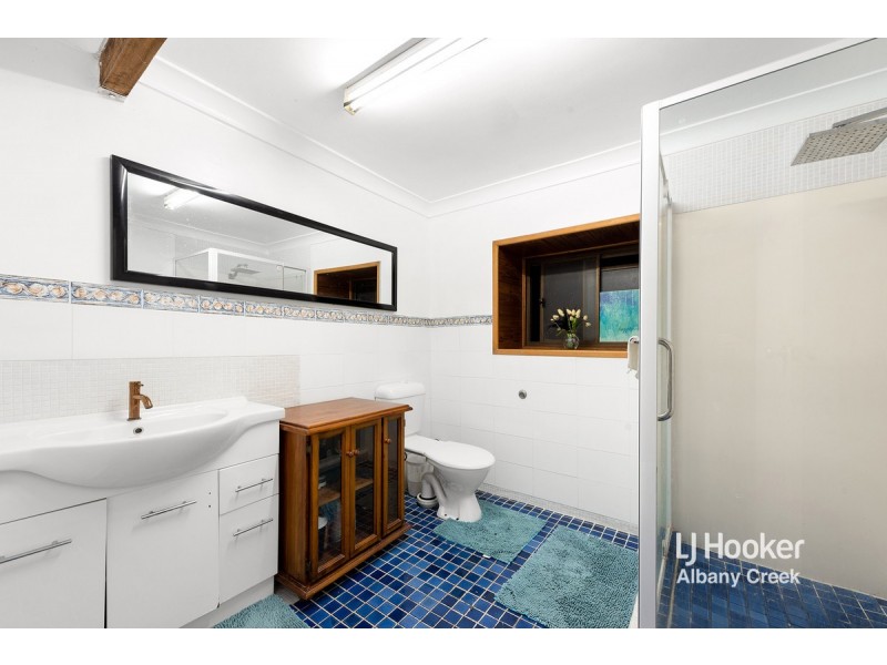 33 Olympus Court, Eatons Hill QLD 4037