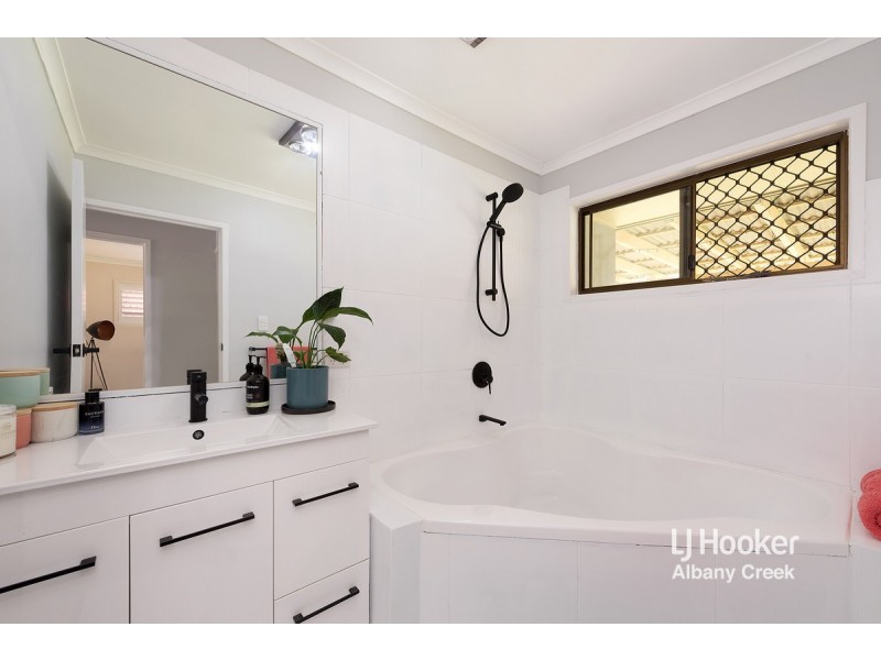 7 Flamingo Drive, Albany Creek QLD 4035