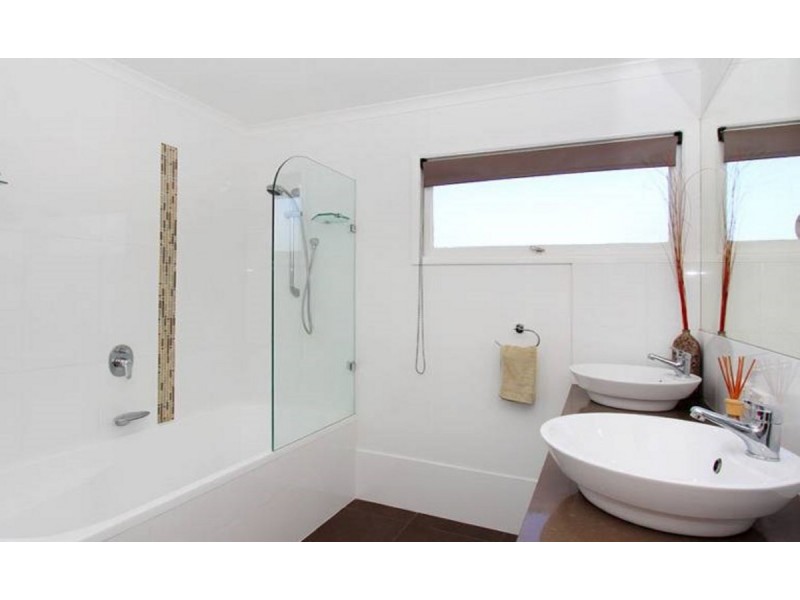 4 Caradon Street, Albany Creek QLD 4035