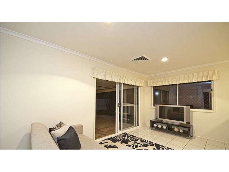 1 Saraband Drive, Eatons Hill QLD 4037