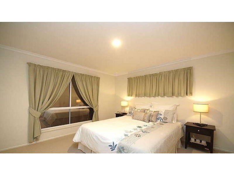 1 Saraband Drive, Eatons Hill QLD 4037