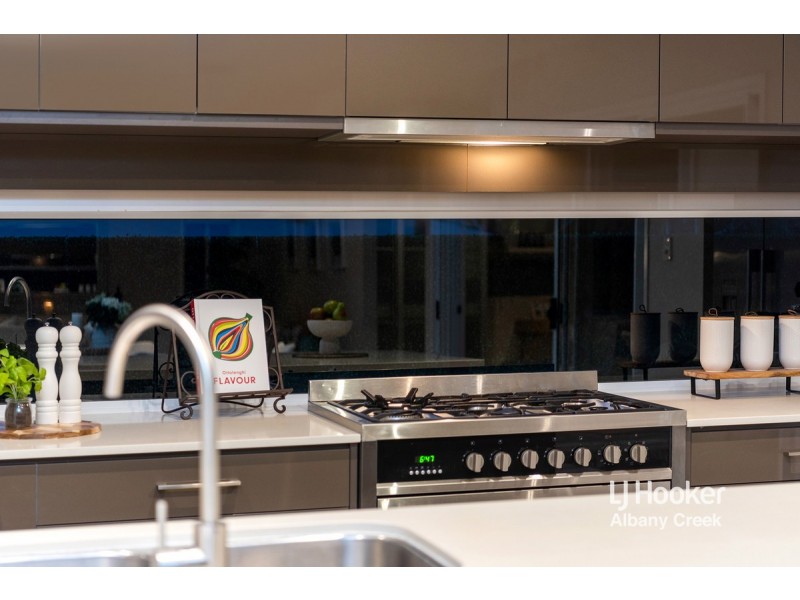 7 Sunbeam Court, Eatons Hill QLD 4037