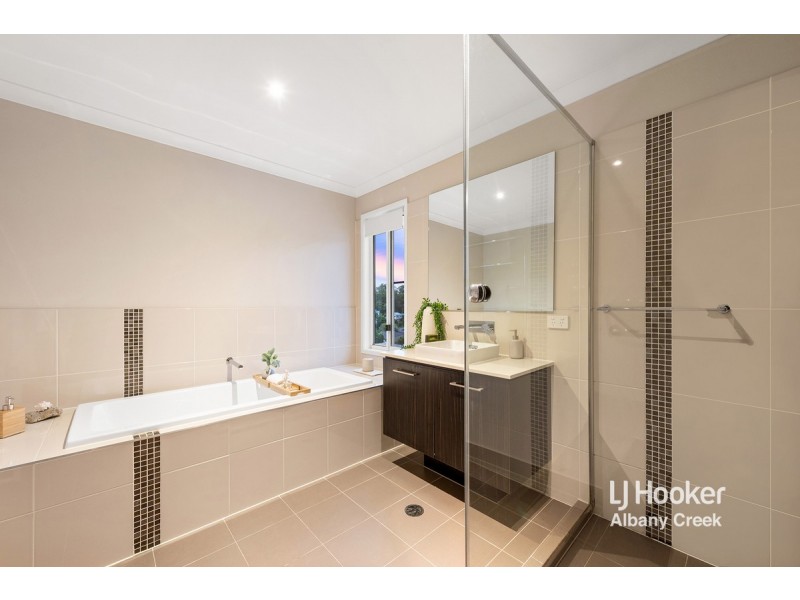 7 Sunbeam Court, Eatons Hill QLD 4037