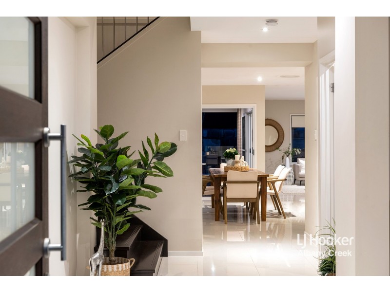 7 Sunbeam Court, Eatons Hill QLD 4037
