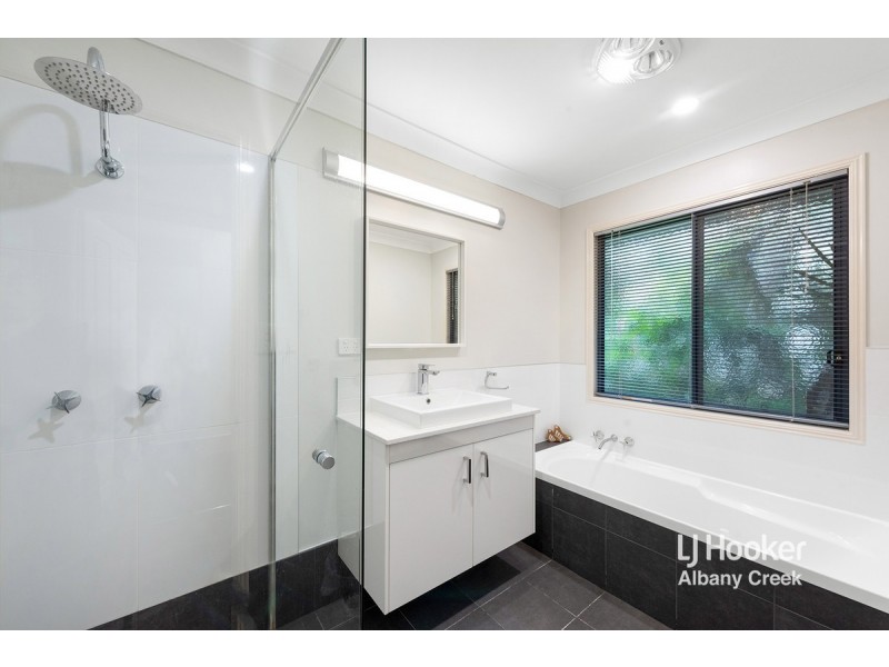 125 Saraband Drive, Eatons Hill QLD 4037