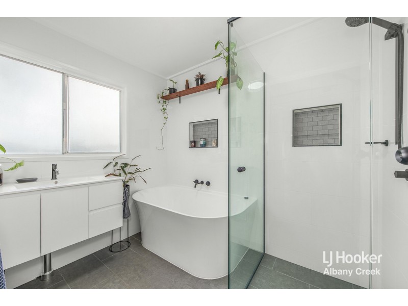 9 Mona Vale Way, Petrie QLD 4502