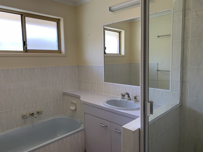 2 Elwood Court, Eatons Hill QLD 4037