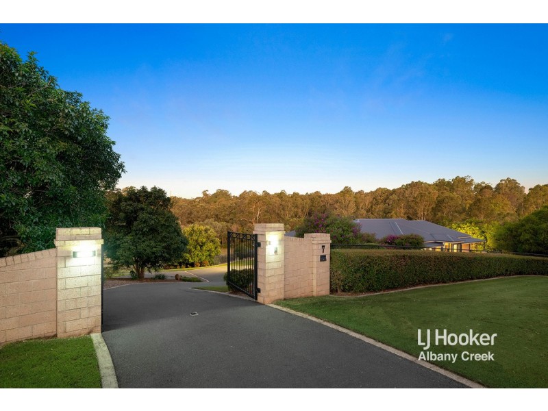 7 Forest Road, Cashmere QLD 4500