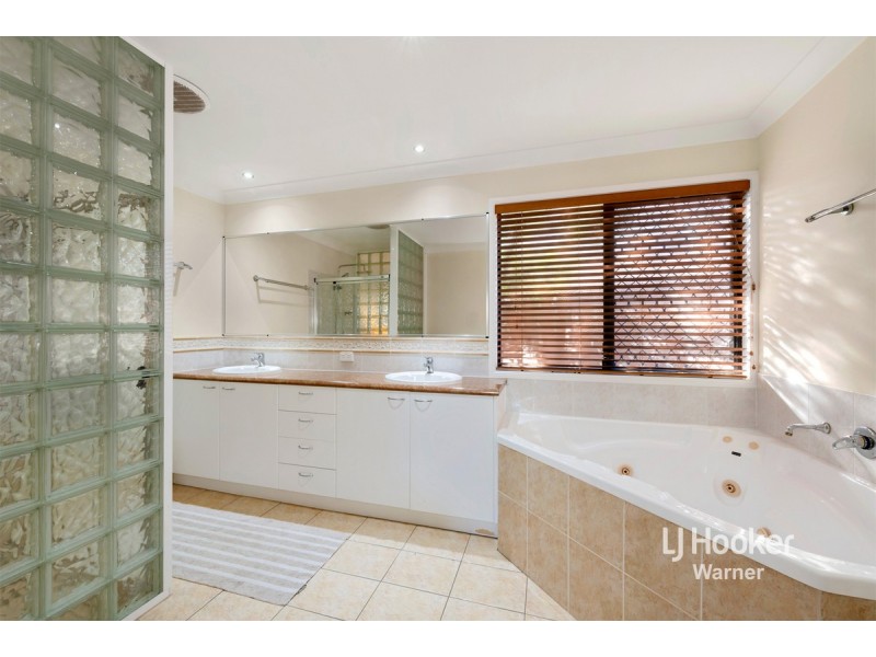 15 Valencia Court, Eatons Hill QLD 4037