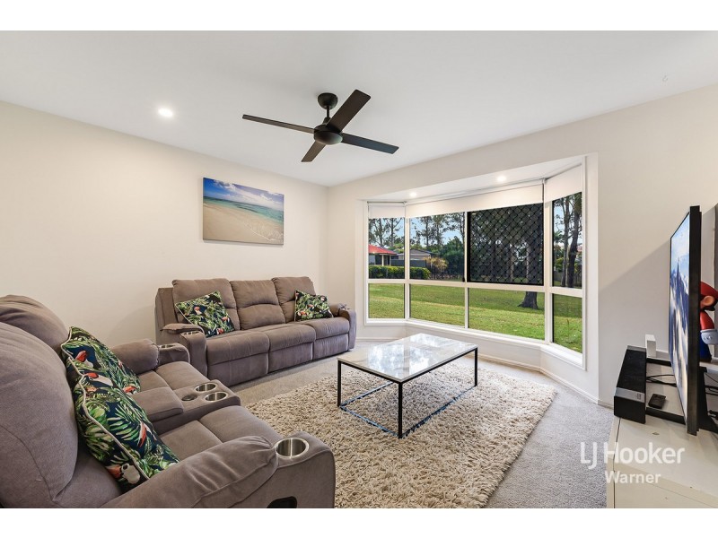 32 Blue Mountain Crescent, Warner QLD 4500