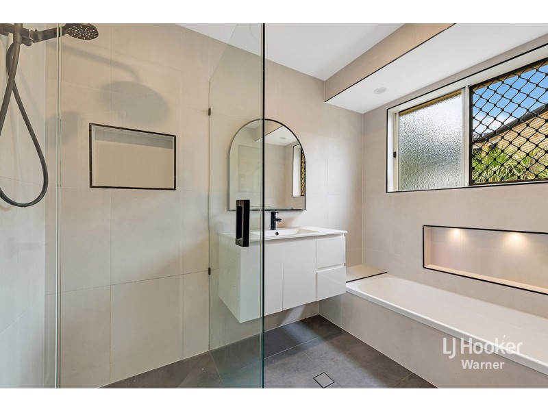 32 Blue Mountain Crescent, Warner QLD 4500