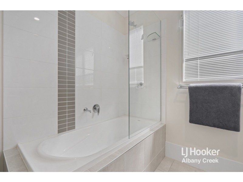 25/7 Franco Place, Bridgeman Downs QLD 4035