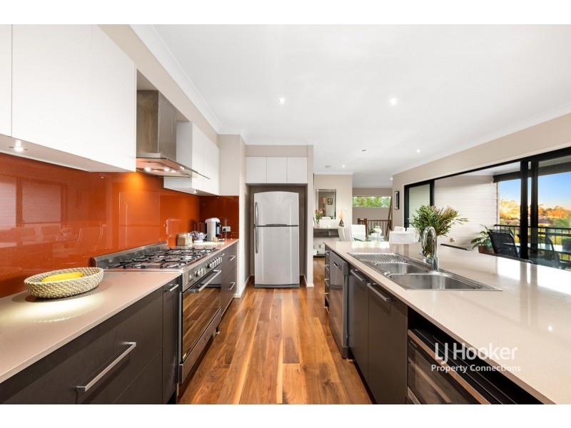 6 Fidelio Court, Eatons Hill QLD 4037