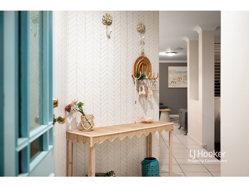 6 Renae Court, Eatons Hill QLD 4037