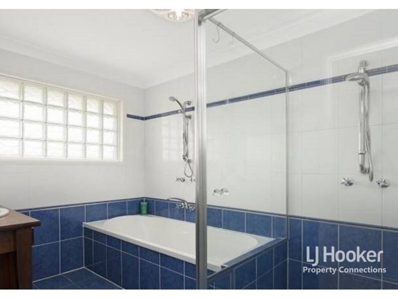 11 Memoire Court, Eatons Hill QLD 4037