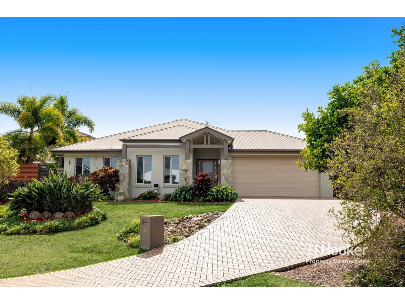 7 Reach Place, Eatons Hill QLD 4037
