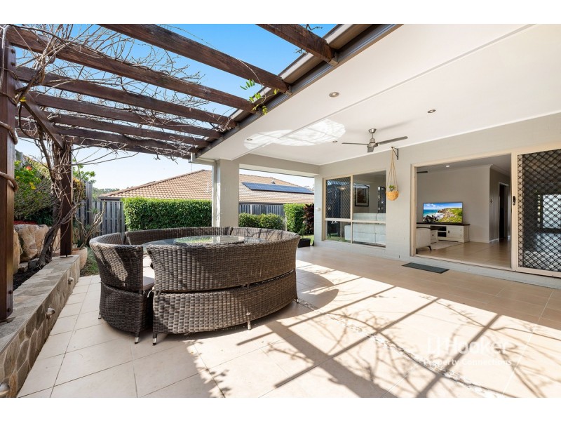 7 Reach Place, Eatons Hill QLD 4037