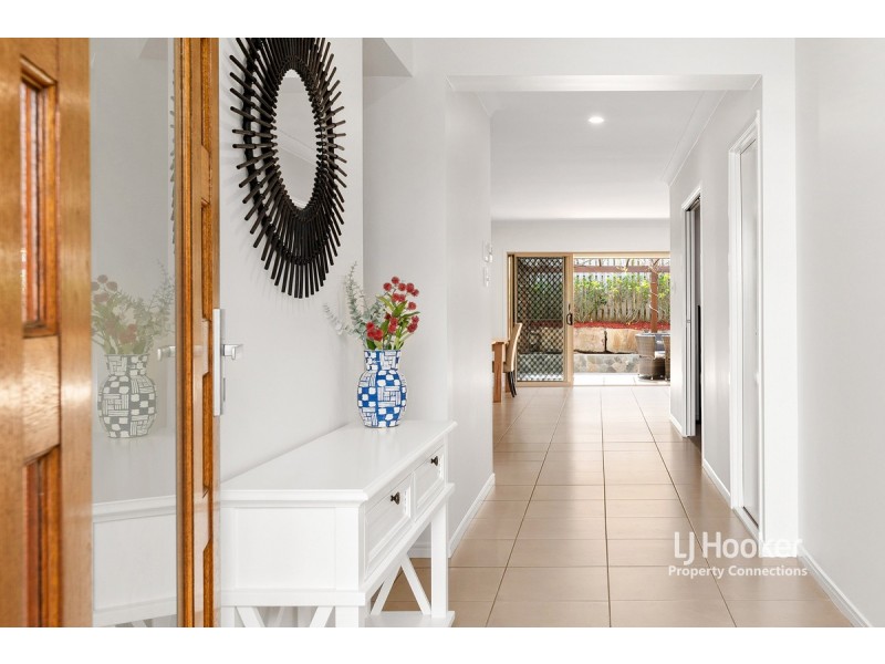 7 Reach Place, Eatons Hill QLD 4037