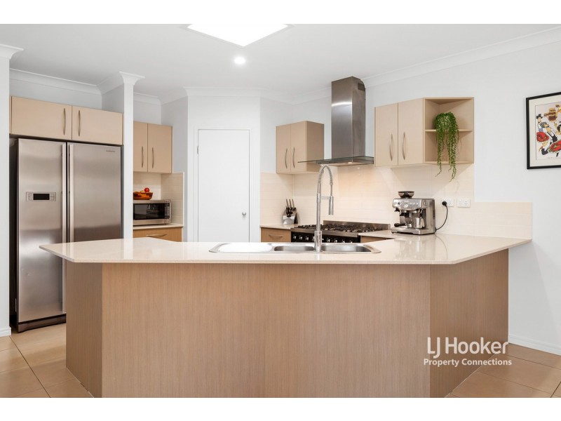 7 Reach Place, Eatons Hill QLD 4037