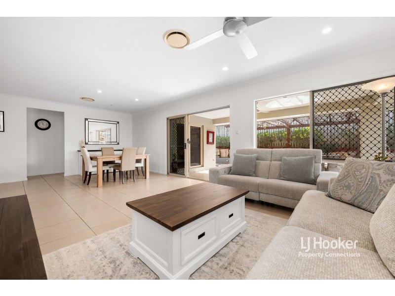 7 Reach Place, Eatons Hill QLD 4037