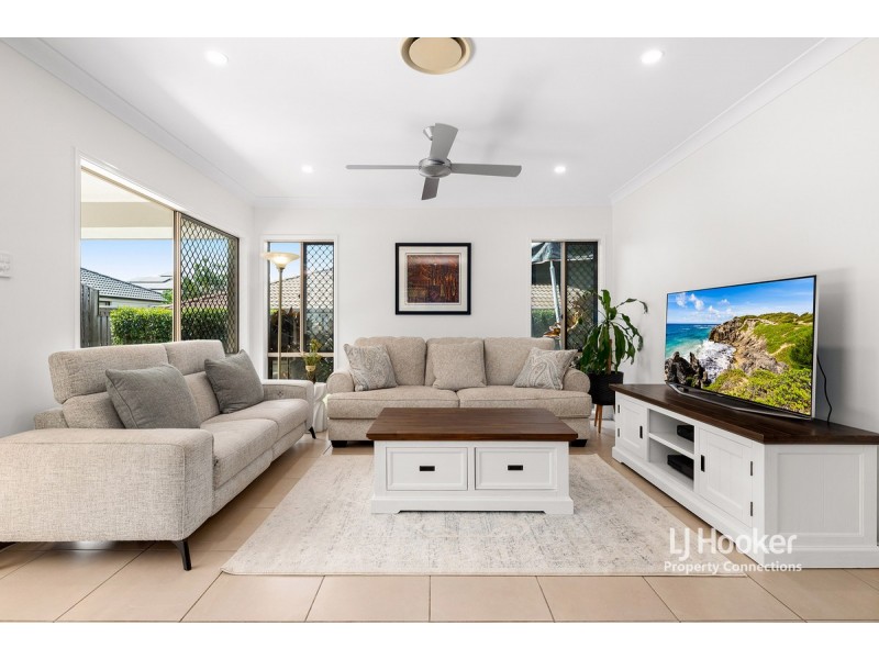 7 Reach Place, Eatons Hill QLD 4037