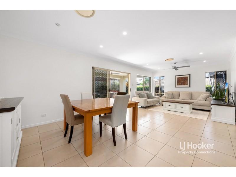 7 Reach Place, Eatons Hill QLD 4037