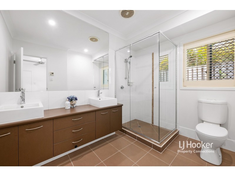 7 Reach Place, Eatons Hill QLD 4037