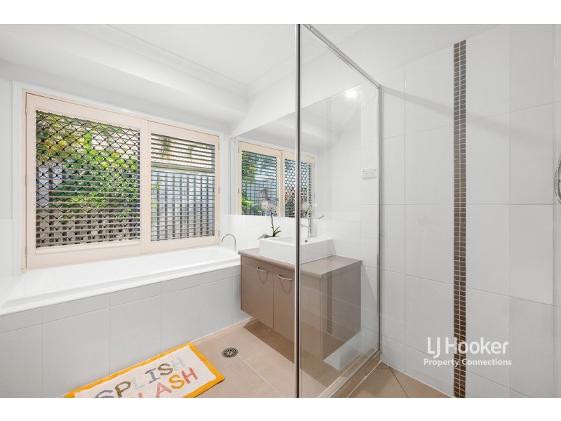 7 Reach Place, Eatons Hill QLD 4037